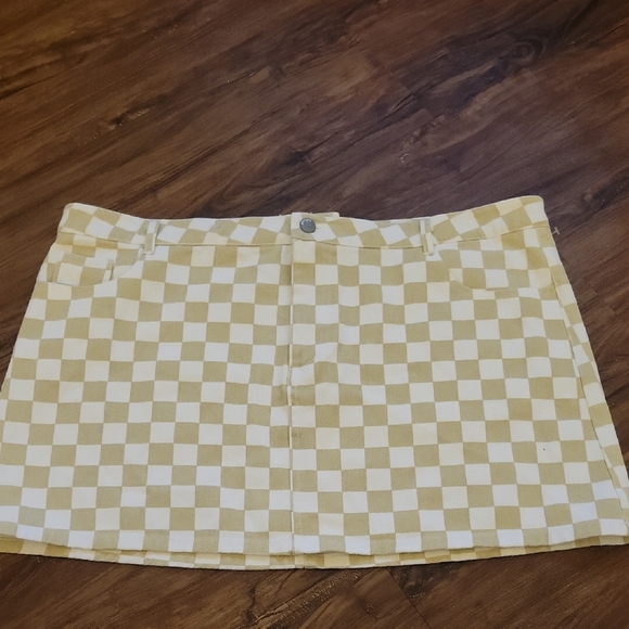 RSQ Dresses & Skirts - RSQ Yellow and White Checkered Mini Skirt